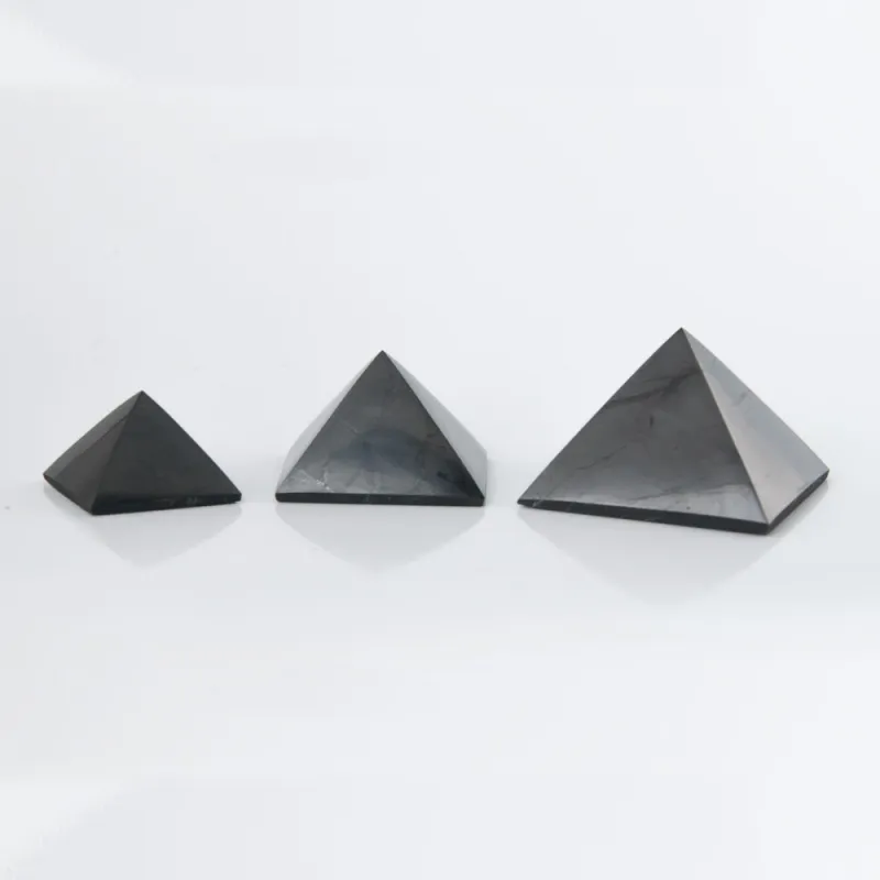 Šungit pyramida 7cm