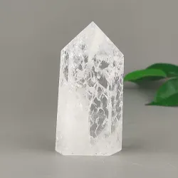 Křišťál obelisk pukaný