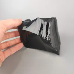 Neopracovaný kámen - černý obsidián